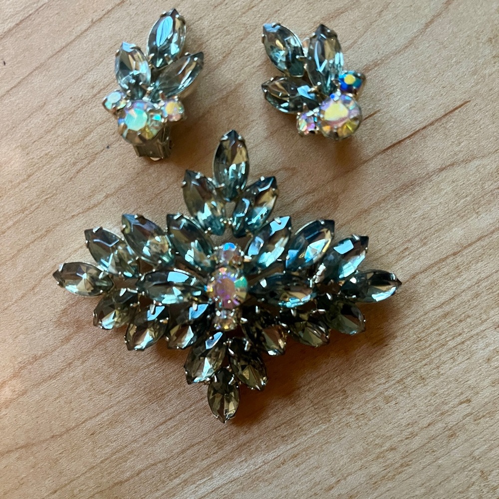 Vintage jeweled Brooch Pin and Clip on Earrings Set